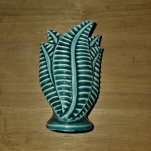 VTG Majolica Emerald Green Frond Leaf Vase 2.5”W 4 1/8”T Fern